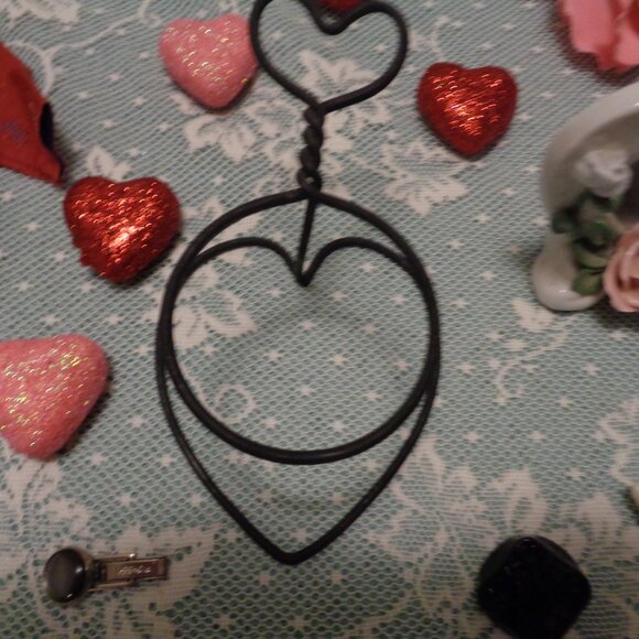 JUNK DRAWER EMBROIDERED PIECES HEART HOLDER HEART FRAME JEWELRY PARTS  E… - Picture 6 of 11